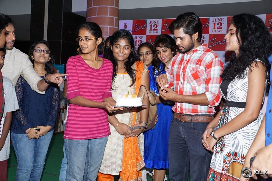 Kerintha-Movie-Team-at-Manjeera-Mall-Kukatpally